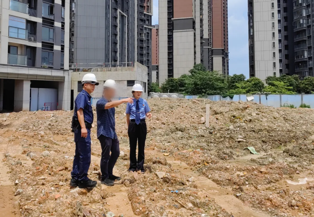 一枝一叶总关情丨旧小区换新电梯，安心了