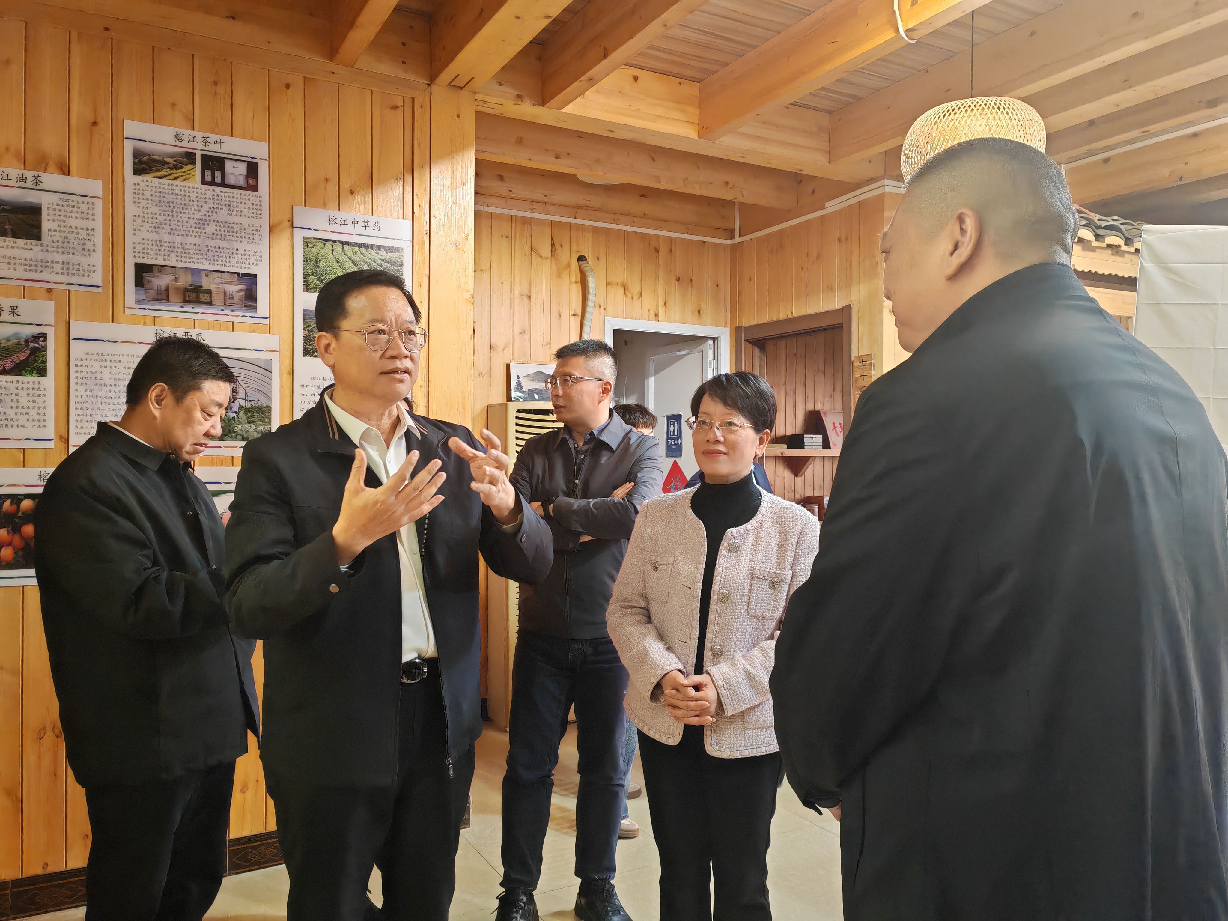 佛山市委统战部、市残联组织党外代表人士与爱心企业家赴黔东南州开展调研考察