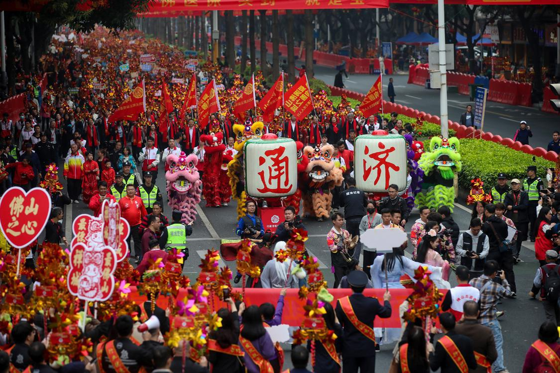 慈爱禅城点亮&ldquo;大城之光&rdquo;，禅城巡游方阵演绎&ldquo;城市中心&rdquo;风采