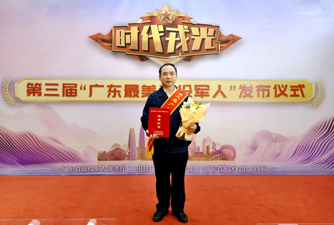 佛山市&ldquo;十佳文明公交驾驶员&rdquo;李庆德，广东最美退役军人！