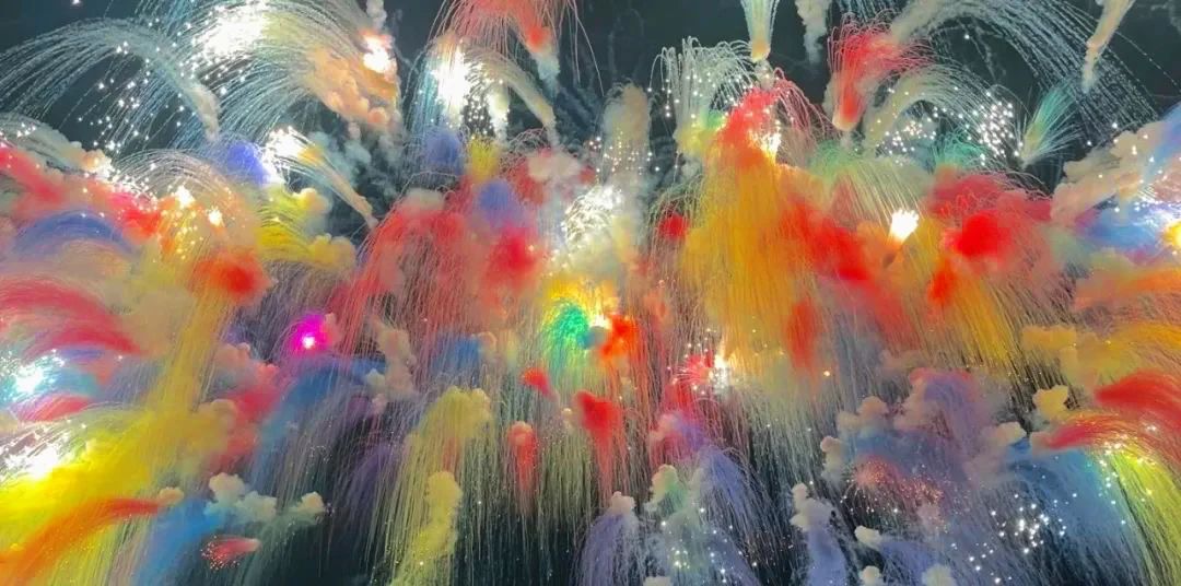 《哪吒2》裂空之门、七彩祥云&hellip;&hellip;本周末，南海又有烟花汇演