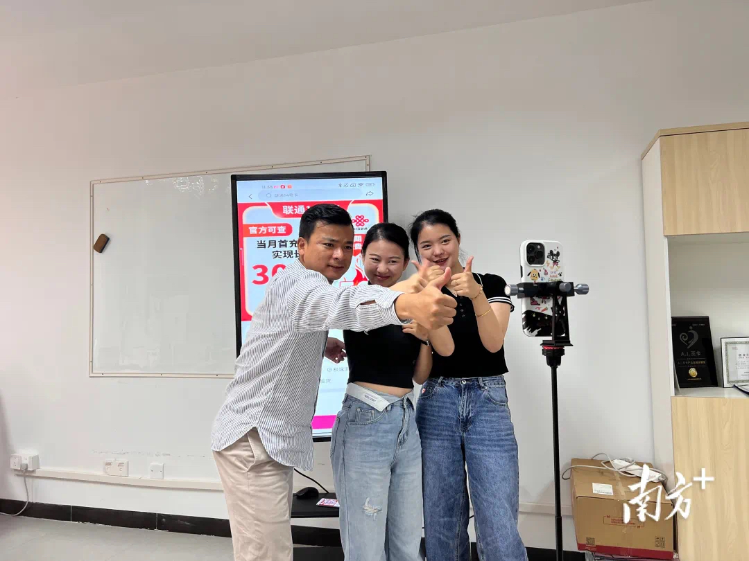 一同走进听障青年刘健的无声世界，探寻他的创业之路。