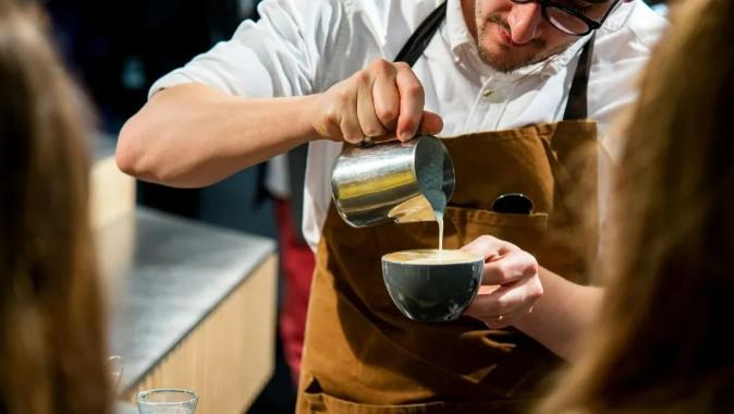 三大巅峰赛事&times;万杯免费喝&times;Live狂欢！三龙湾&ldquo;啡&rdquo;常好玩~