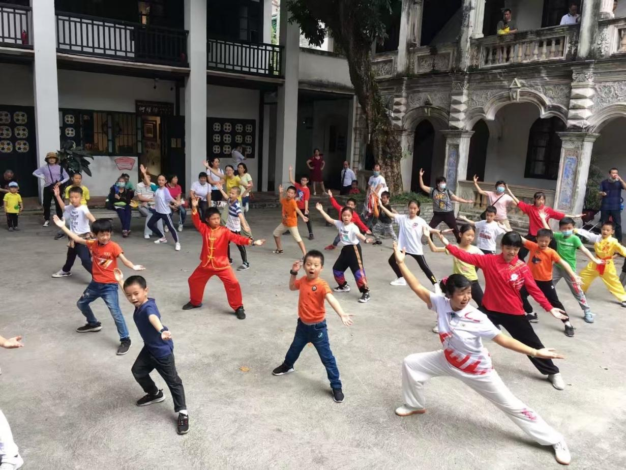 佛山红耆名巾帼  志愿服务&ldquo;有功夫&rdquo;  &mdash;&mdash;佛山市老干部&ldquo;红耆&rdquo;志愿服务队曲艺二团分队骆慧贤