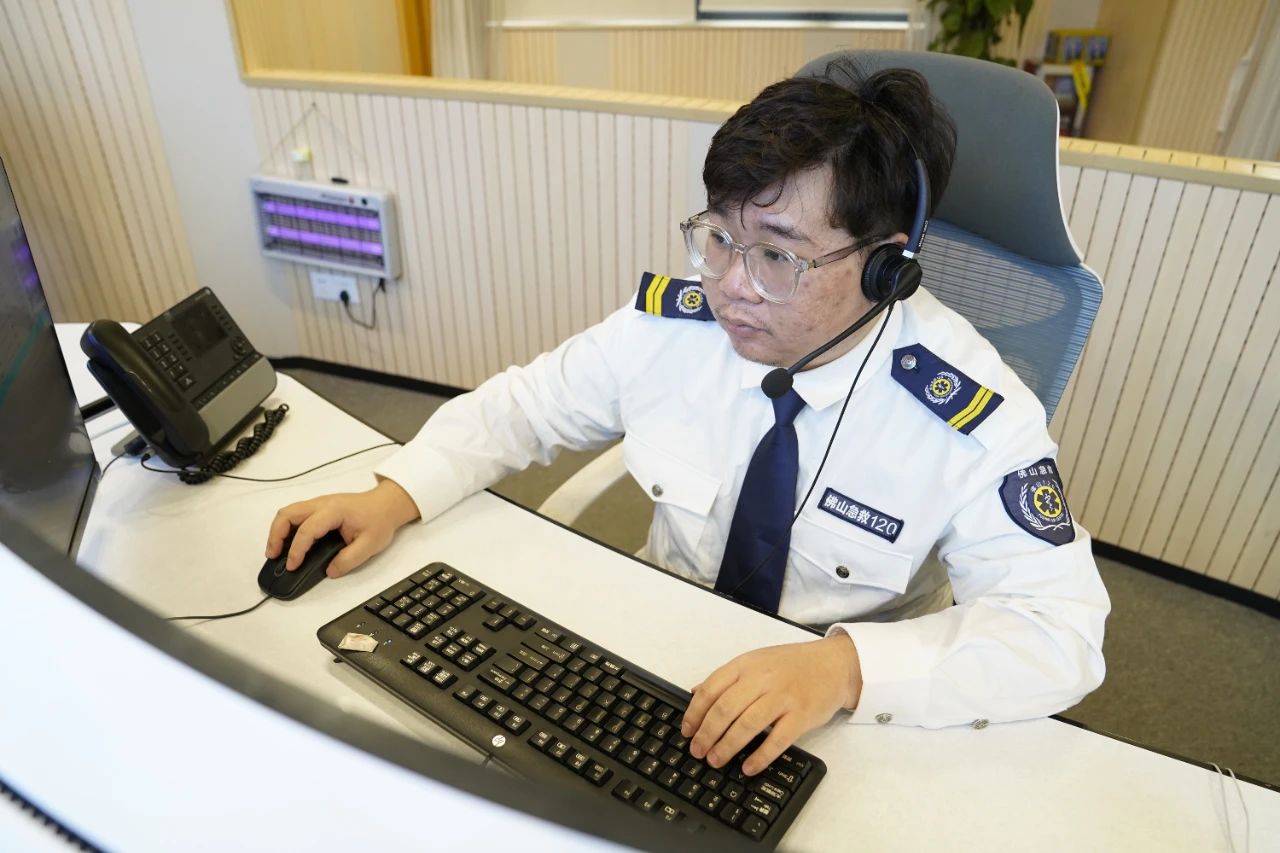 佛山120调度员精准&ldquo;隔空&rdquo;指导，麻将馆上演生死营救！