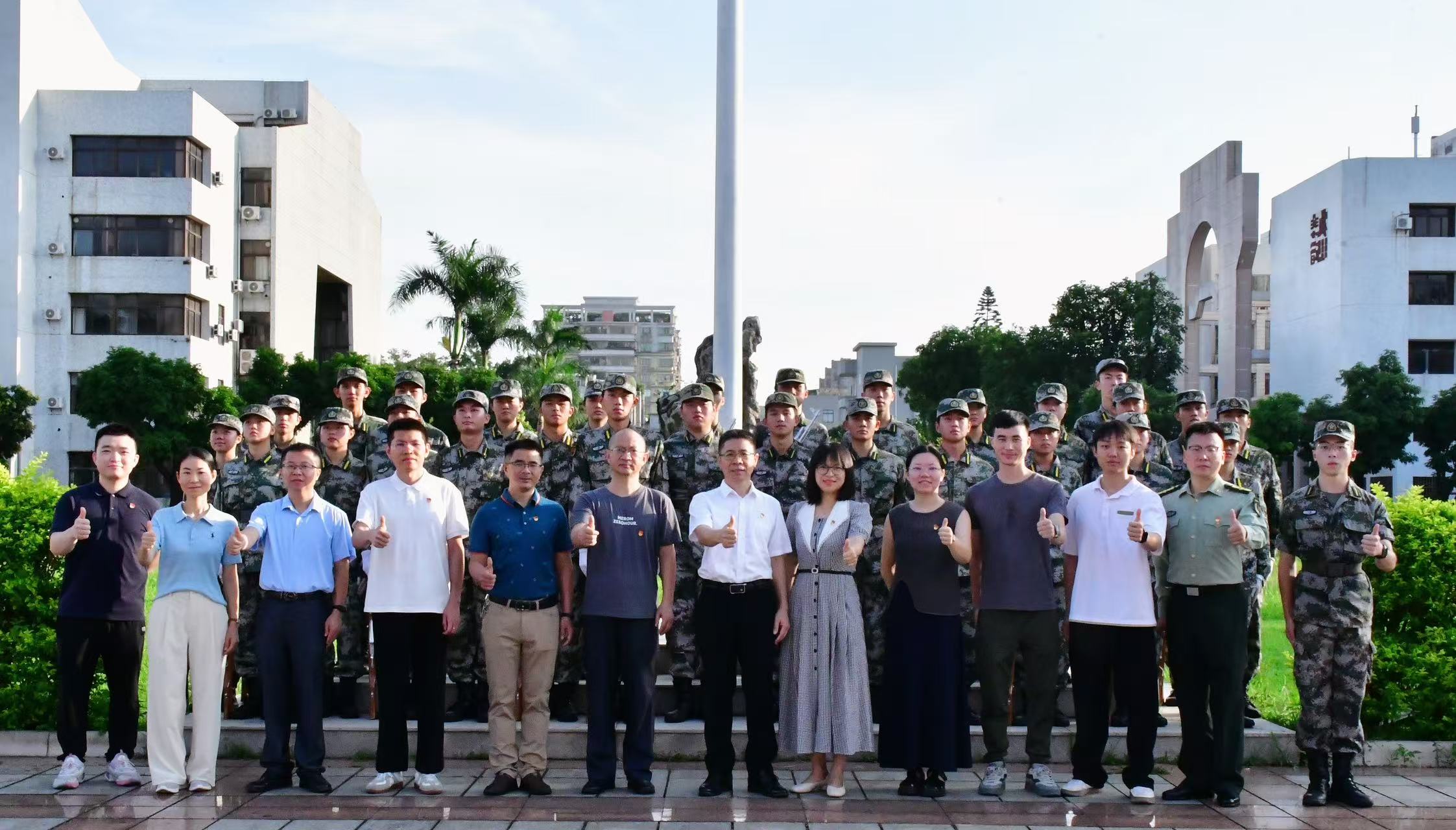 擎旗砺志承薪火 矢志家国展担当丨佛山大学管理学院举行2024-2025学年第二学期第二次升旗仪式