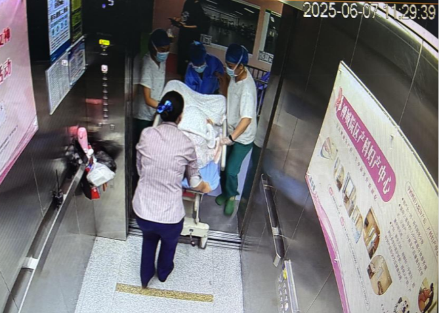 险！产妇脐带脱垂，佛山医生跪姿&ldquo;托举&rdquo;火速送入手术室&hellip;&hellip;