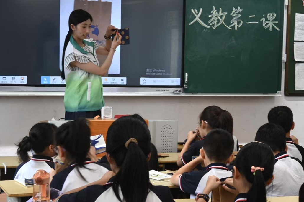 佛山大学法学院&ldquo;法润凤城&rdquo;实践队｜义教课堂：指尖巧变废为宝 青春助力&ldquo;百千万&rdquo;