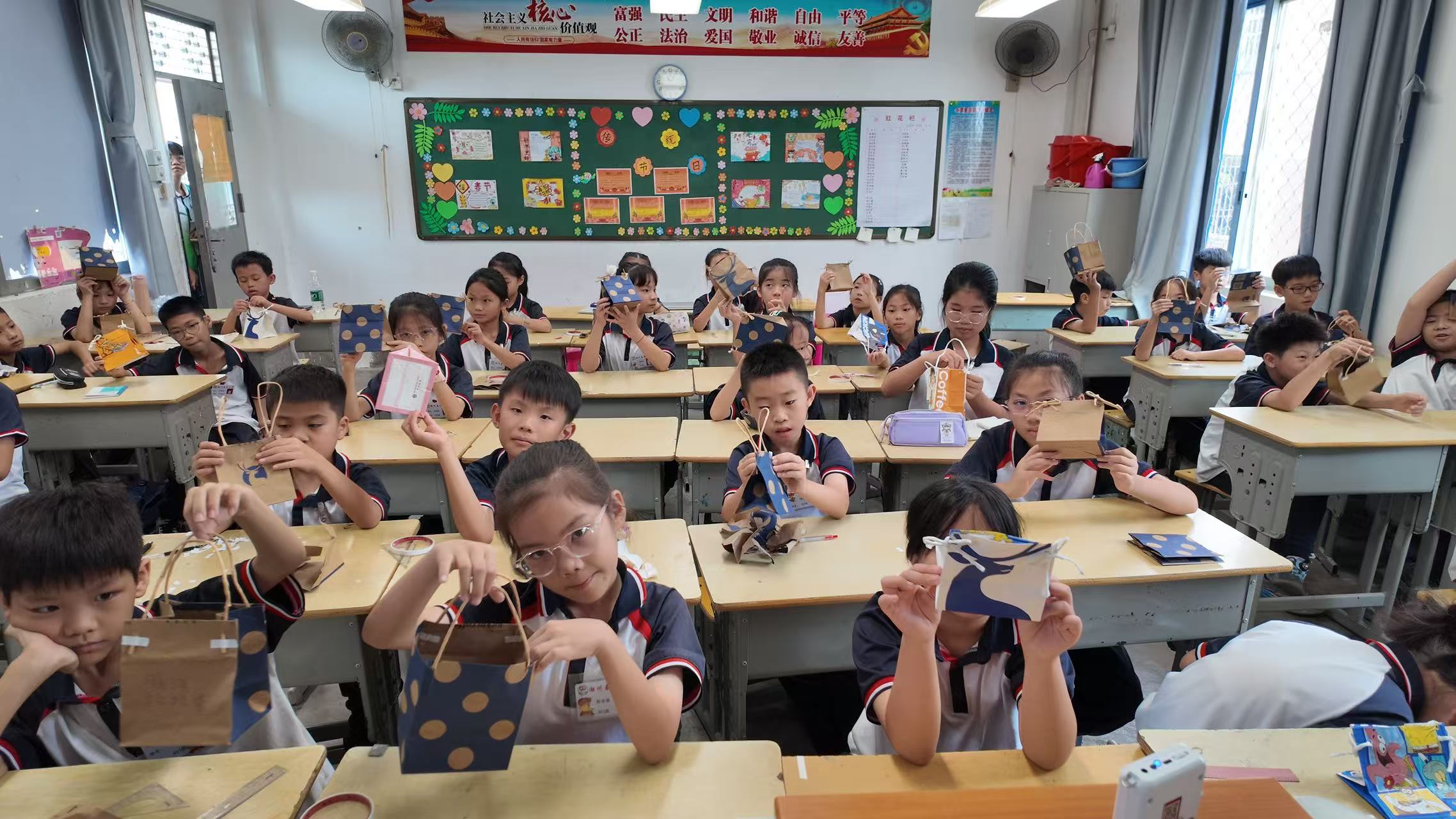 佛山大学法学院&ldquo;法润凤城&rdquo;实践队｜从垃圾到宝藏：义教课堂点燃孩子们的环保智慧