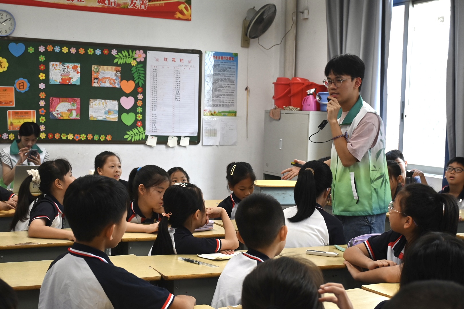 佛山大学法润凤城实践队|红色基因植童心，传承延年精神