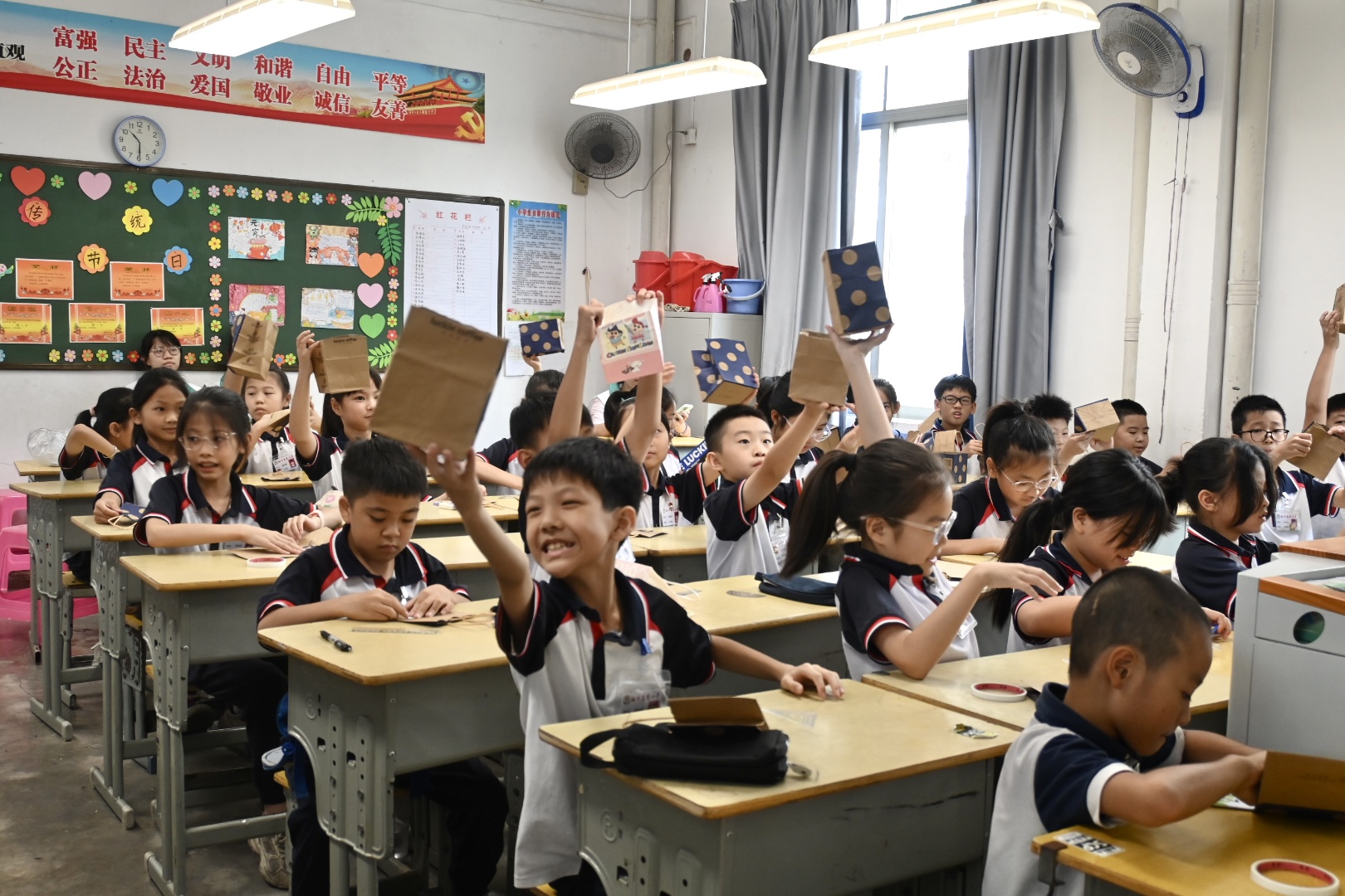 佛山大学法润凤城实践队 |指尖弃物妙生花