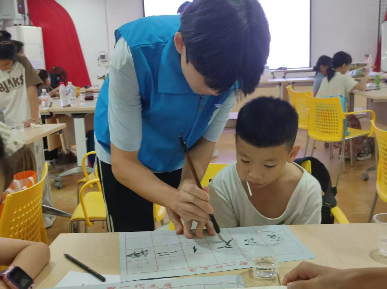 广东工业大学&ldquo;青芒筑梦&rdquo;突击队｜以笔为马，墨润童心