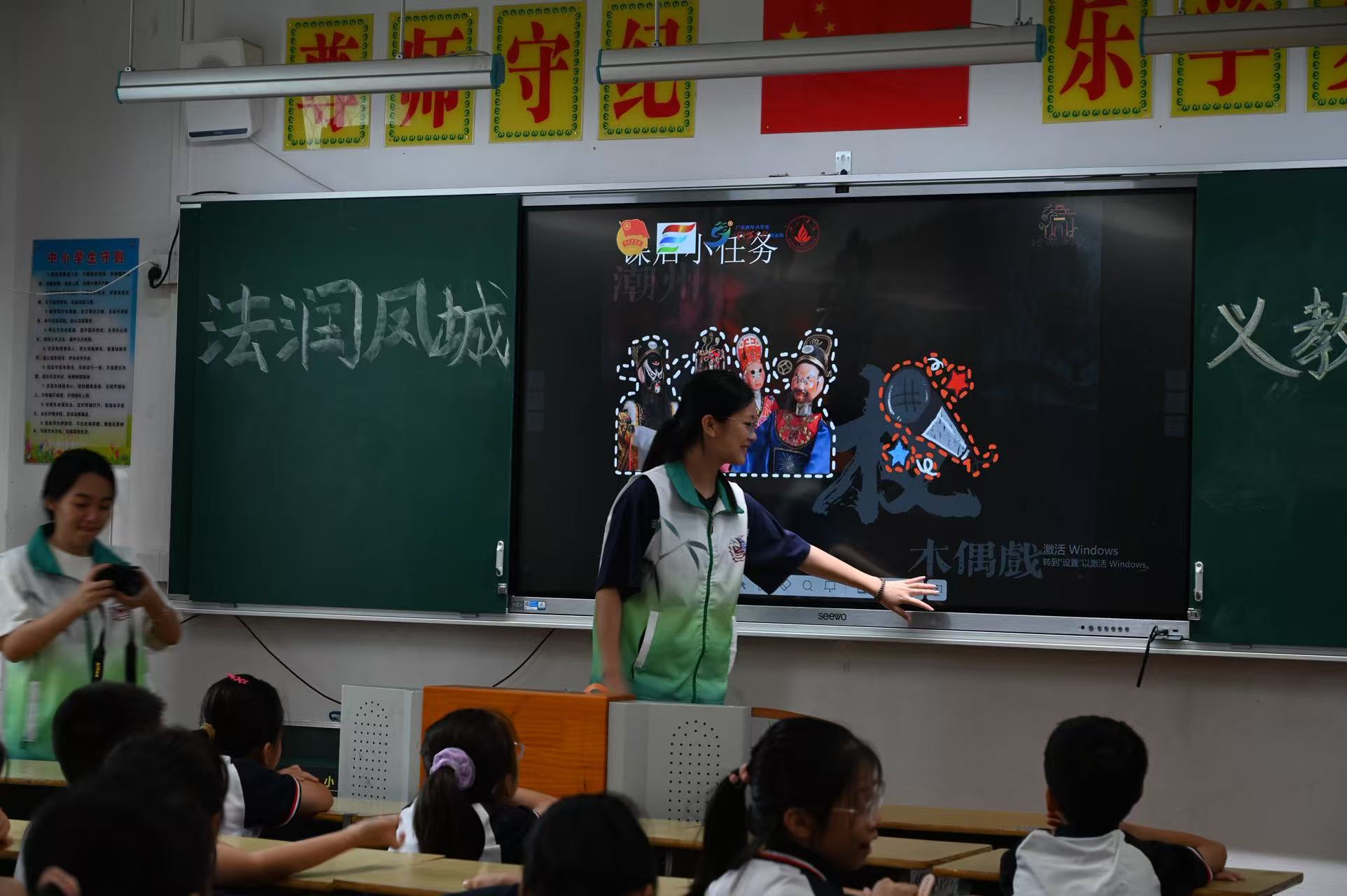 佛山大学法学院"法润凤城"实践队|"非遗薪传&middot;偶戏童心"铁枝木偶普法义教活动