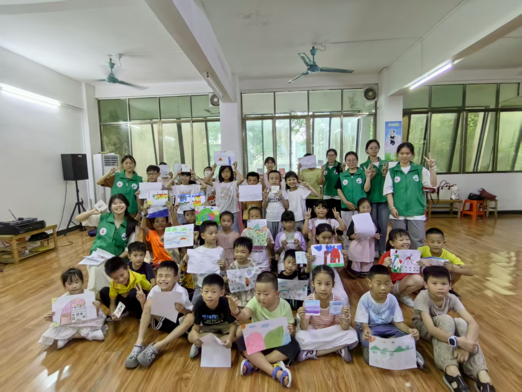 佛山大学青衿致远服务队：趣味游戏互动，星先课堂传递快乐能量