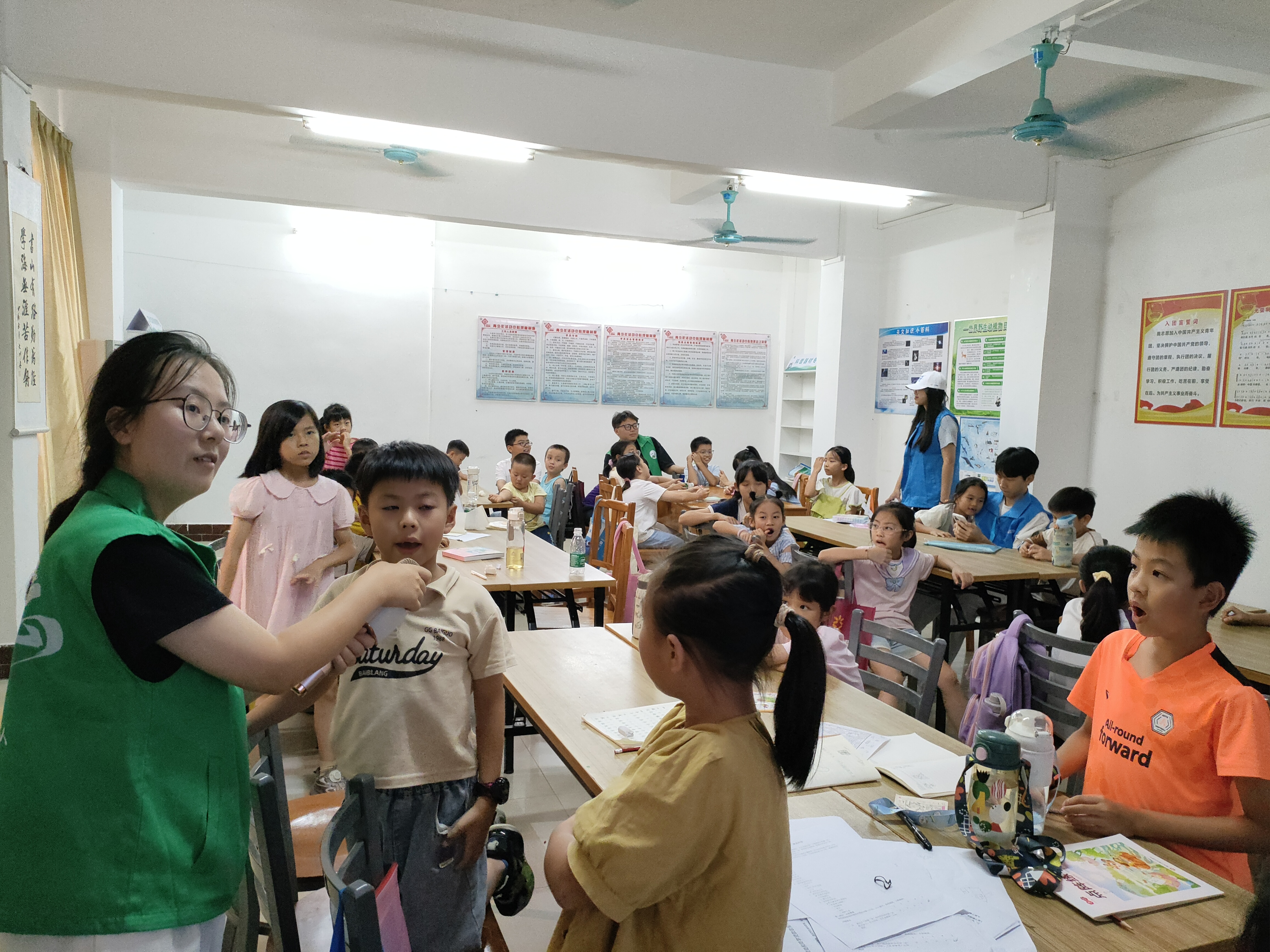 青衿致远实践队：英城义教传星火 烈士陵园铸红心