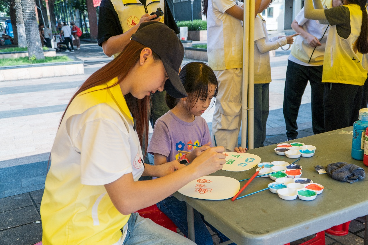 佛山大学十八夏乡实践队&mdash;&mdash;设摊普法润人心，文明社区法同行