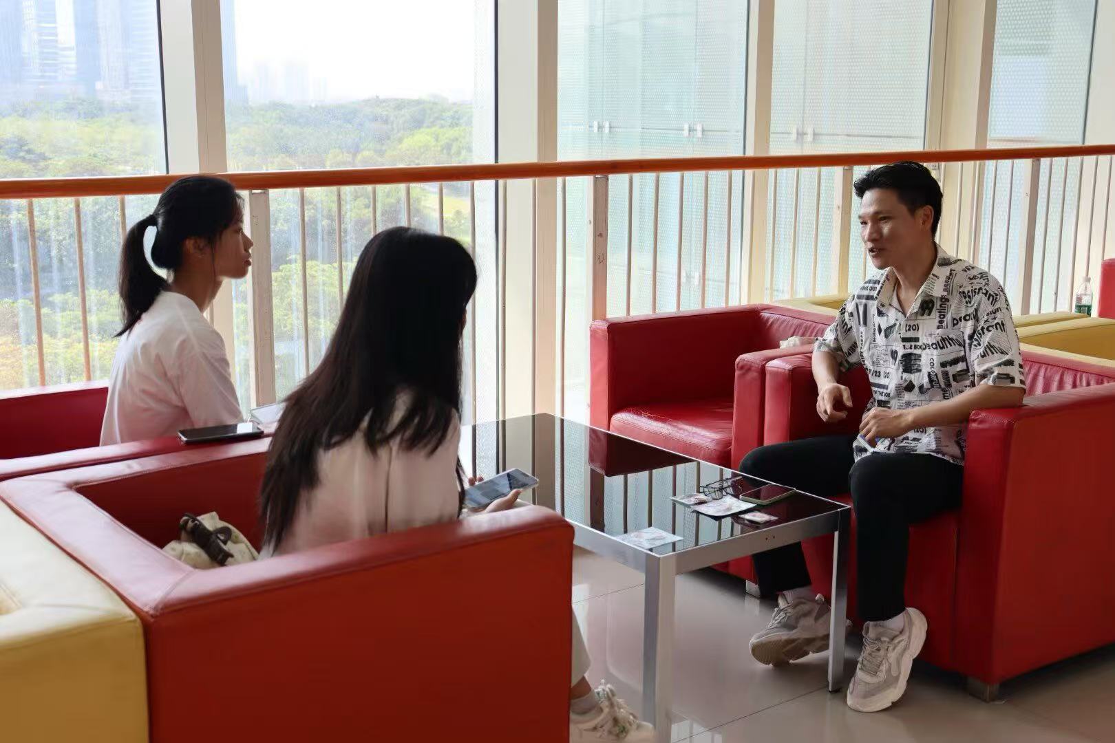 南国红豆实践团|粤剧传播可从音乐舞美破局