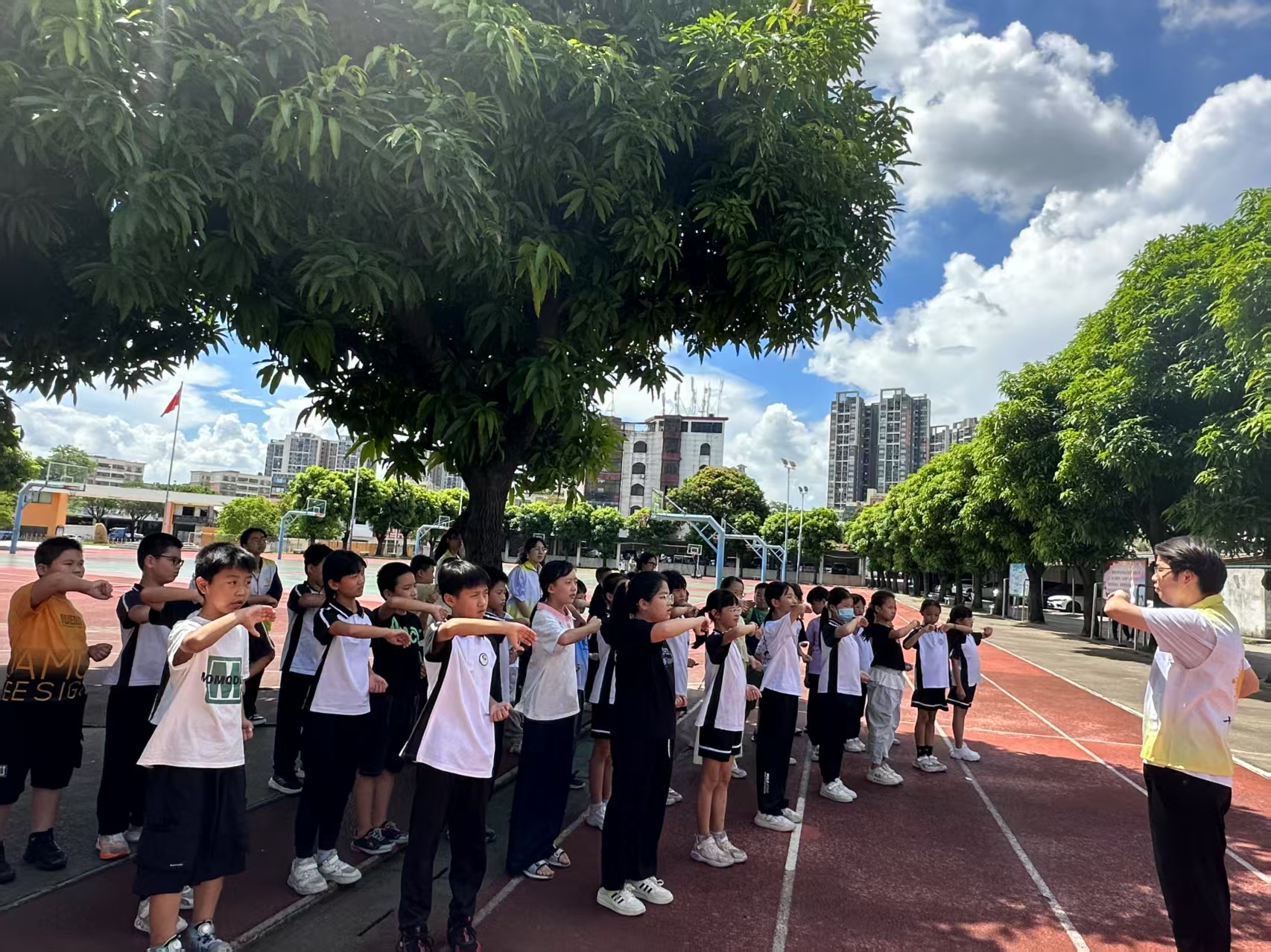 "小念头"大传承！佛山大学十八夏乡实践队让非遗武术"活"在乡村课堂