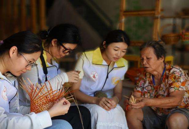 智汇赋能传薪火 青春点亮非遗美