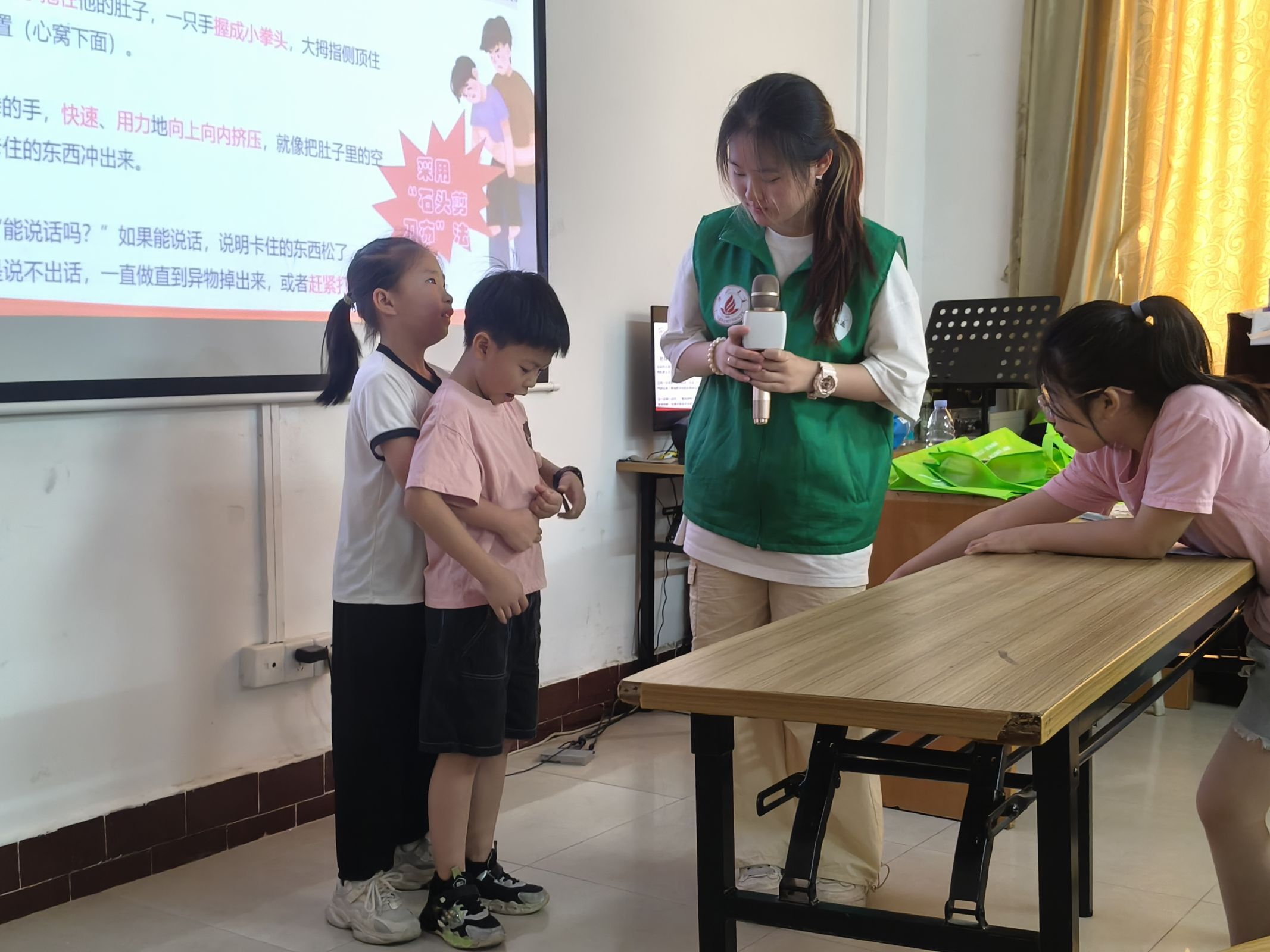 急救知识进课堂，安全技能伴成长