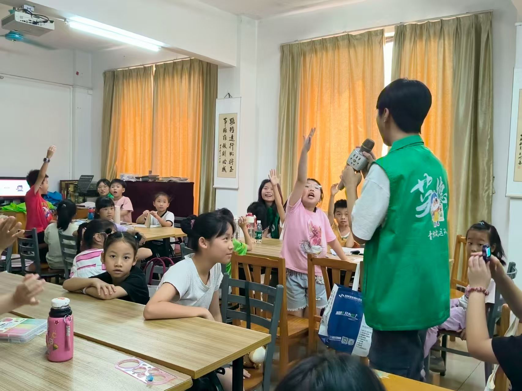 普法课堂进义教，守护青春成长路