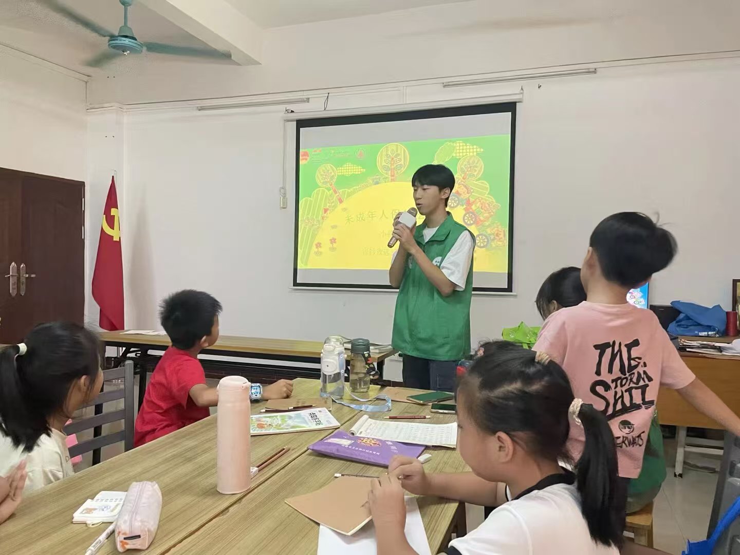 创新普法形式 佛山大学三下乡团队以案说法筑牢法治根基