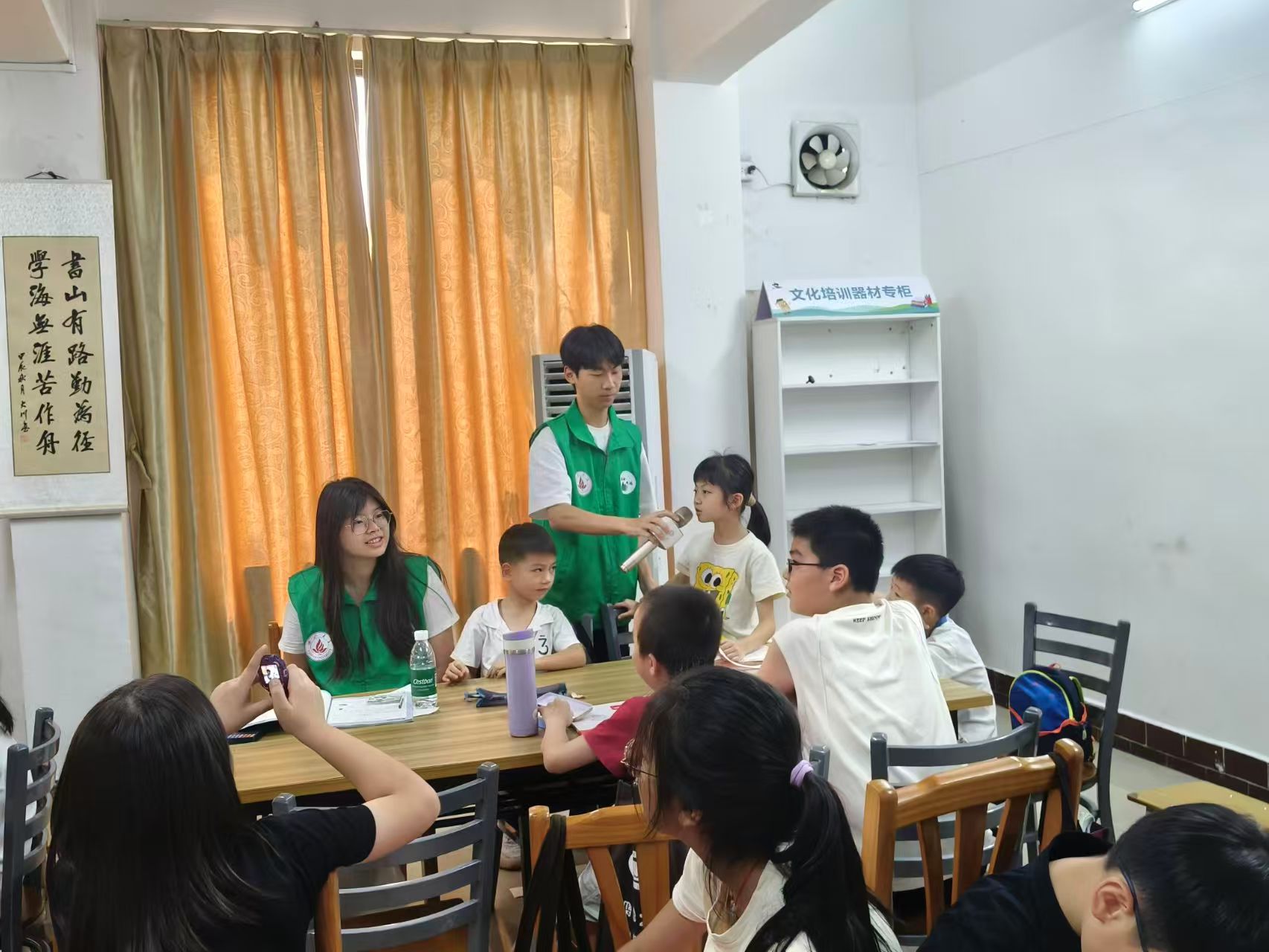 青衿授法识，童稚筑防线