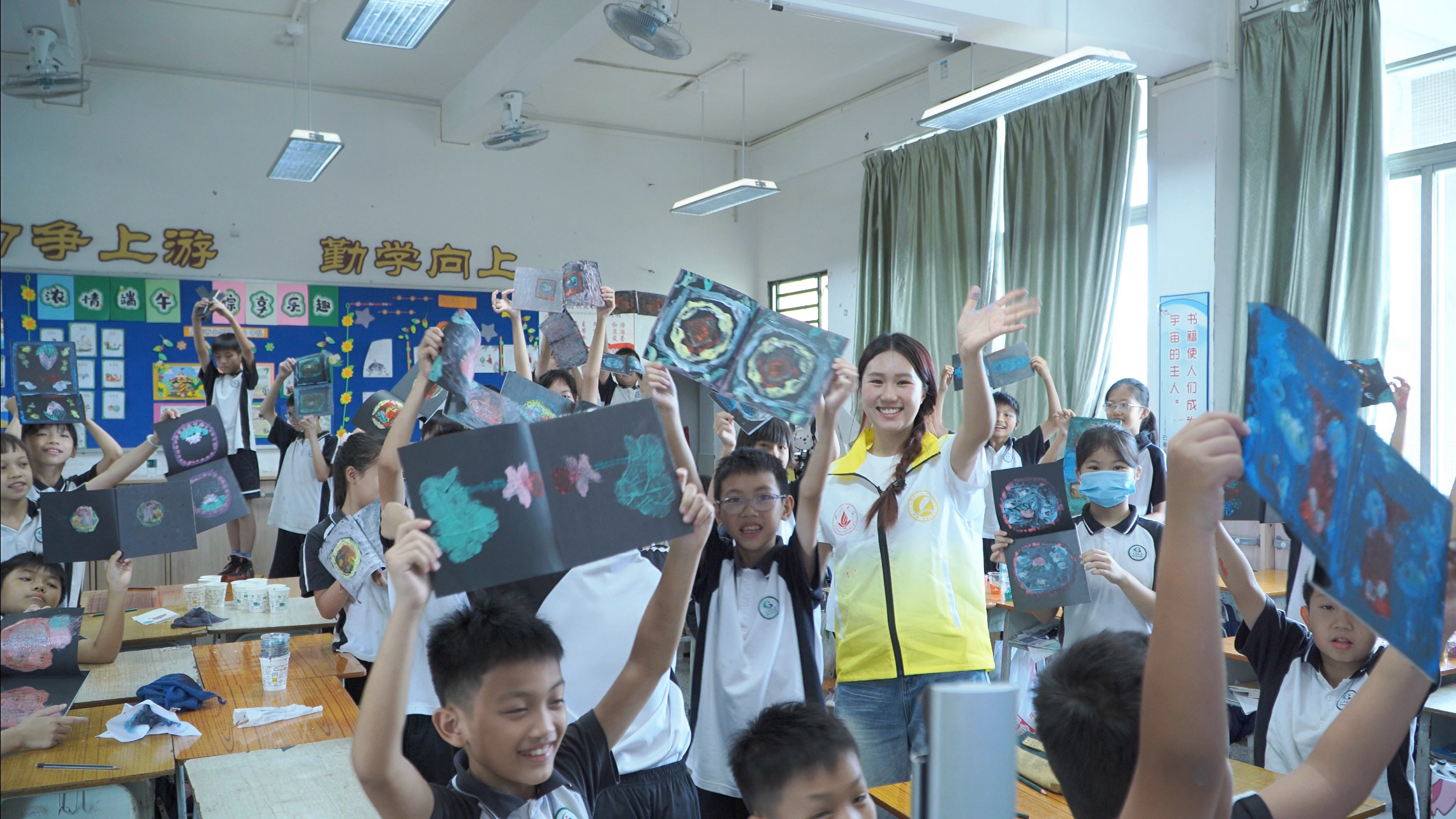 人文启智，非遗进校助传承：十八夏乡实践队义教点亮乡村振兴路