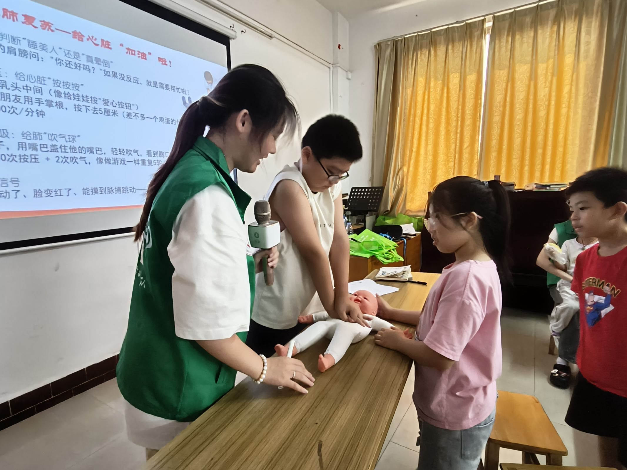 急救课堂开新路，青衿义教步青云