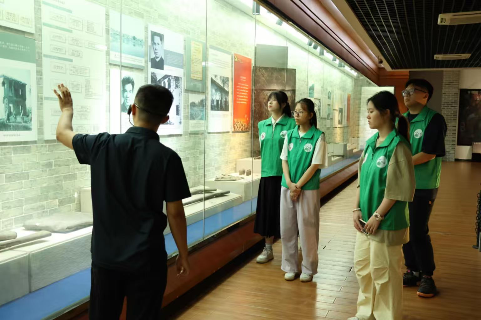 佛大青衿致远队：参观英德博物馆，学习英德文化