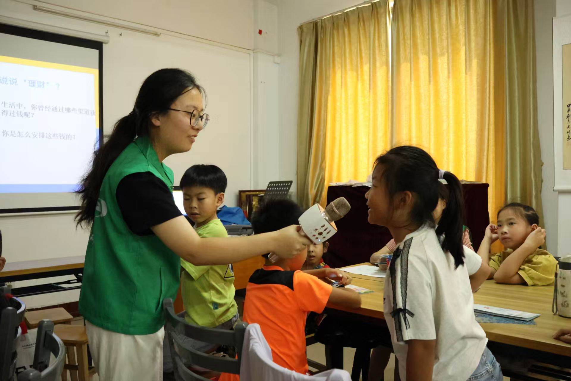 讲理财智慧 育正确财观