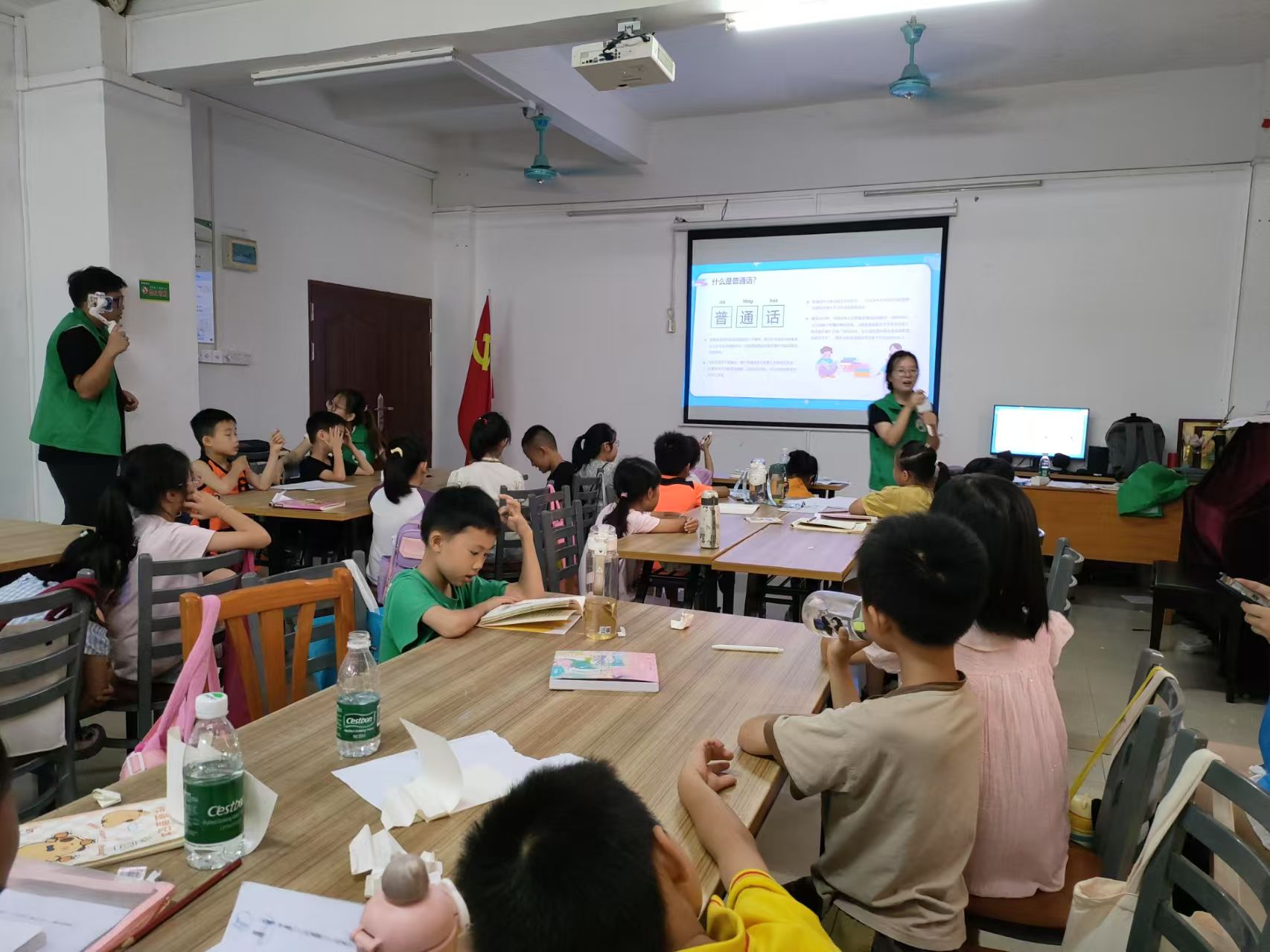 青衿推普传薪火，学子正音获益多