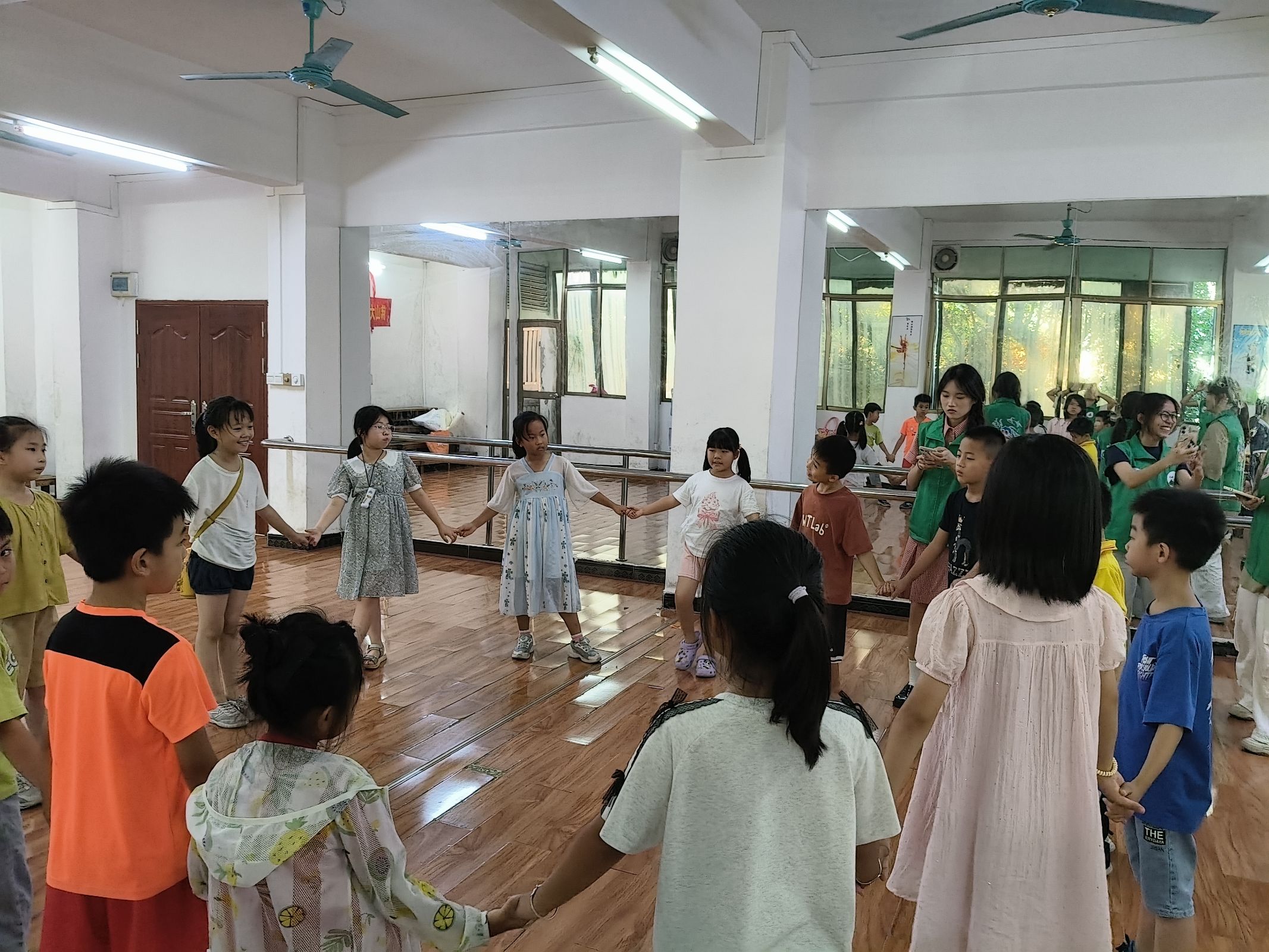 青春力量传知识 社区课堂添活力