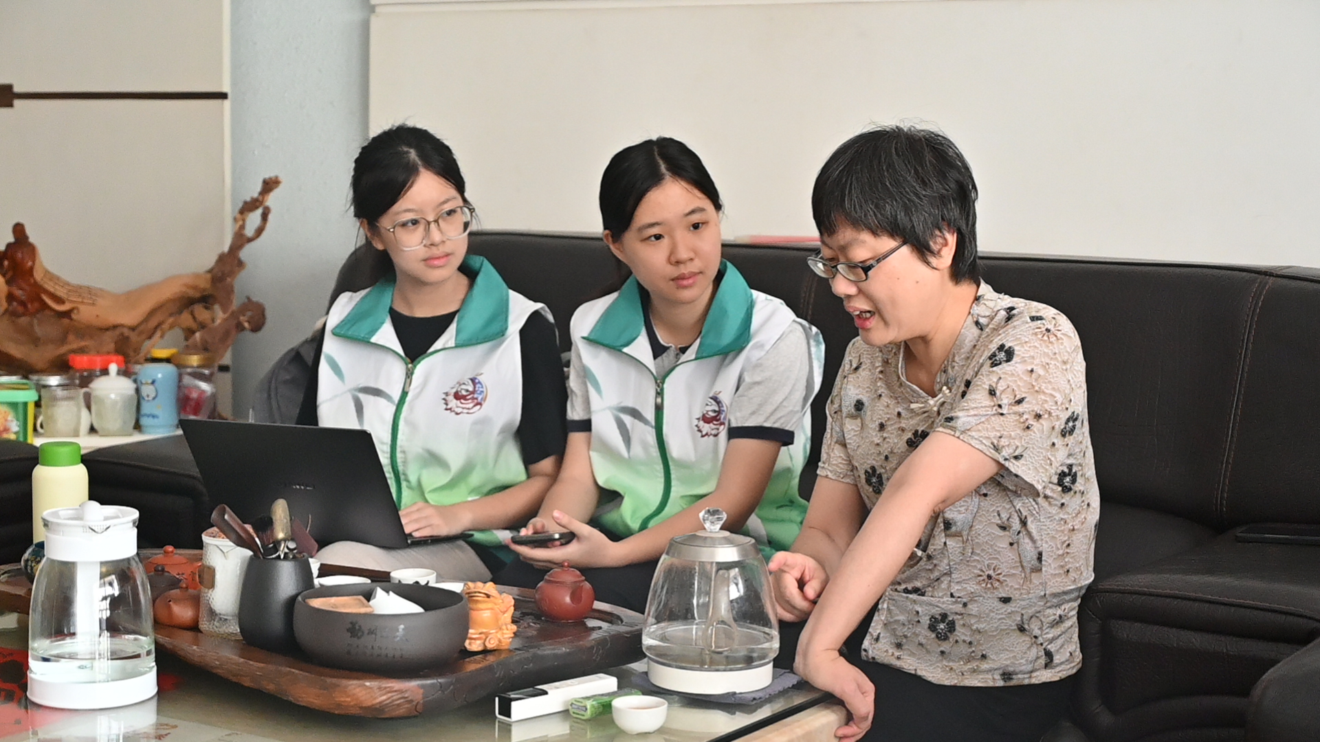 佛山大学&ldquo;法润凤城&rdquo;实践队|非遗入校传古韵，潮歌新唱育英才