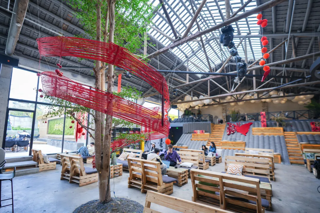 珠江边400㎡旧仓爆改！日咖夜酒！免费送霸王餐&rarr;