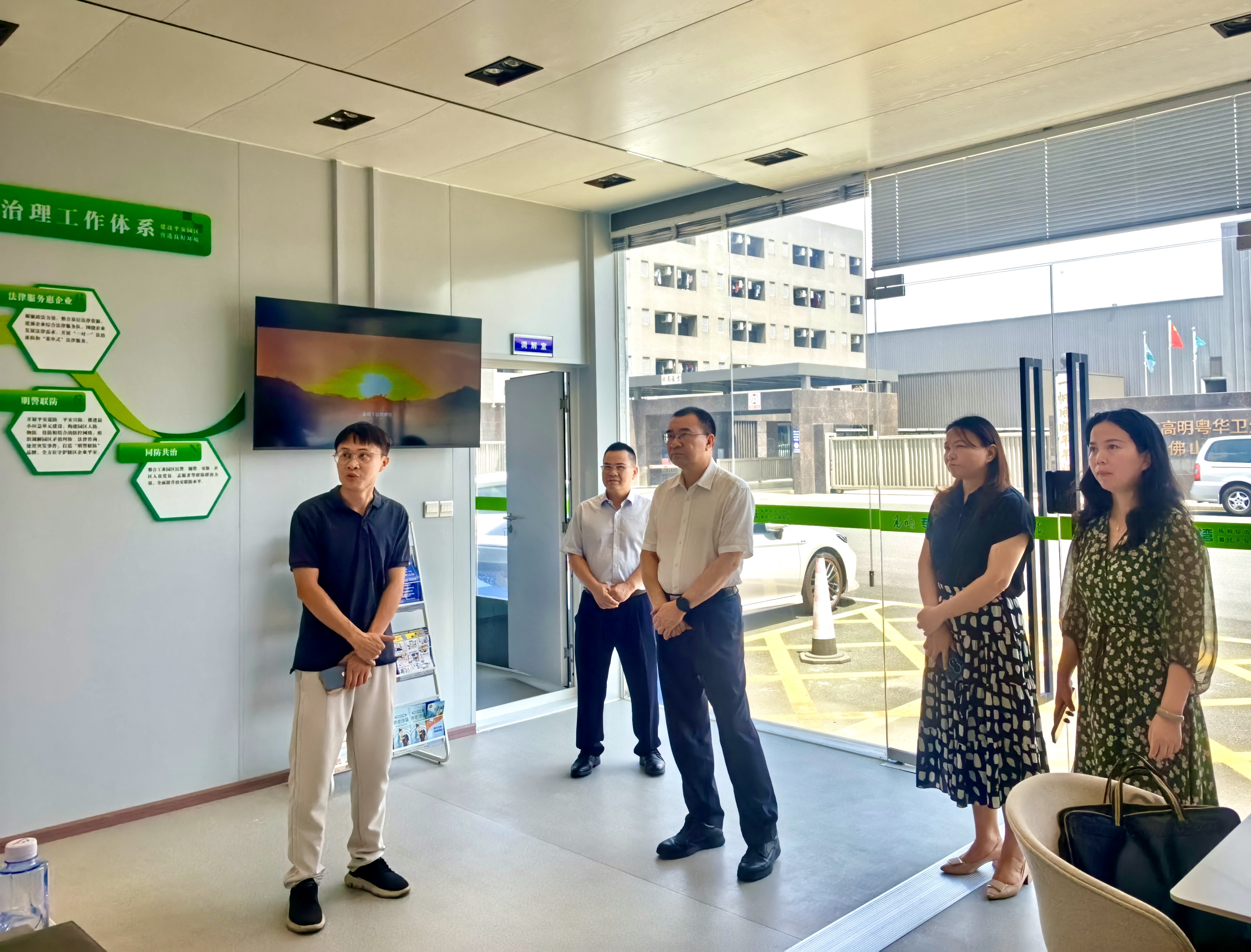 市委社会工作部副部长、市信访局局长麦绍强带队赴五区开展信访工作法治化专题调研