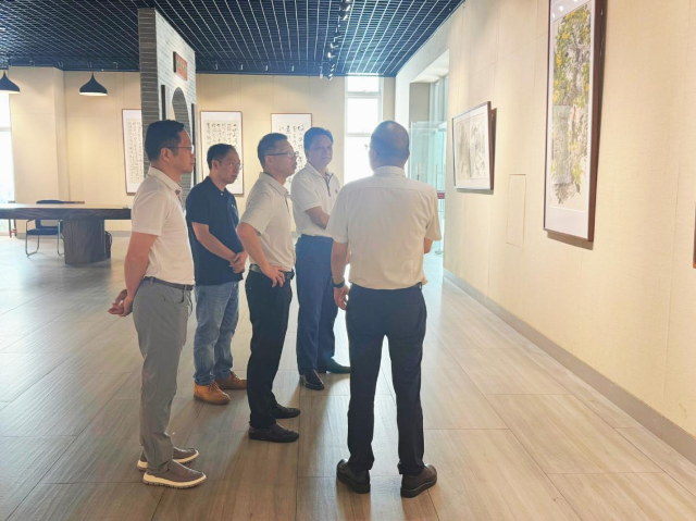 区政协党组书记、主席殷辉带队赴佛山市岭南美术实验中学走访调研