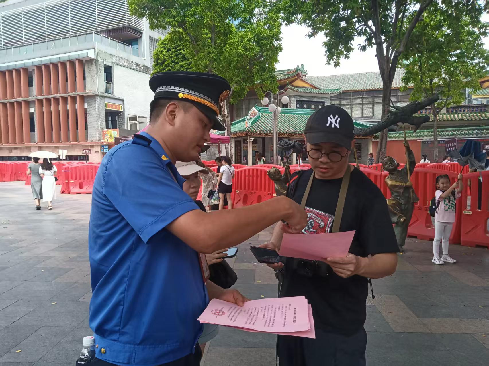 双节护航：国旗映团圆