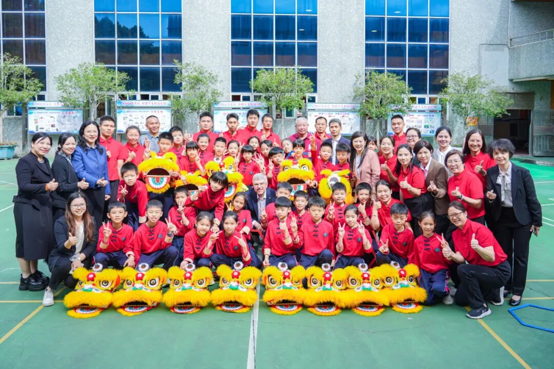 国际奥委会终身名誉主席巴赫一行到佛山参观访问