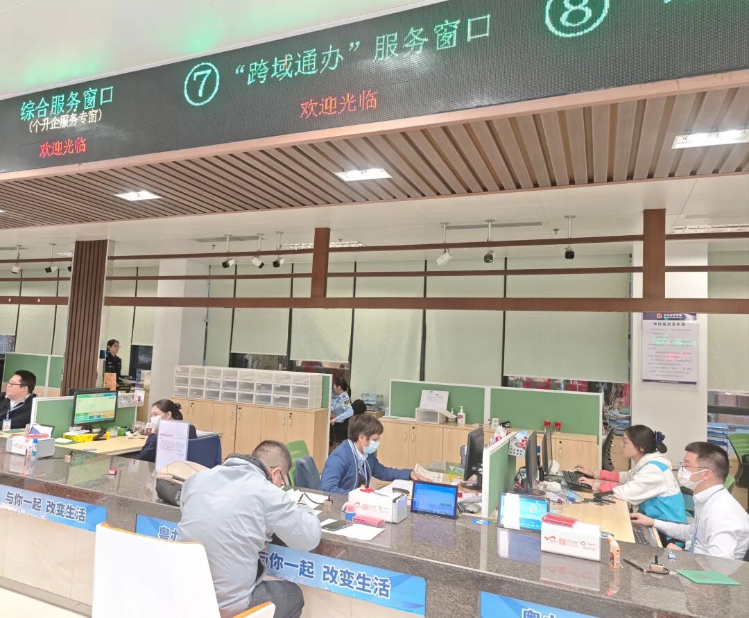 不跑腿、就地办，广佛同城服务暖民心