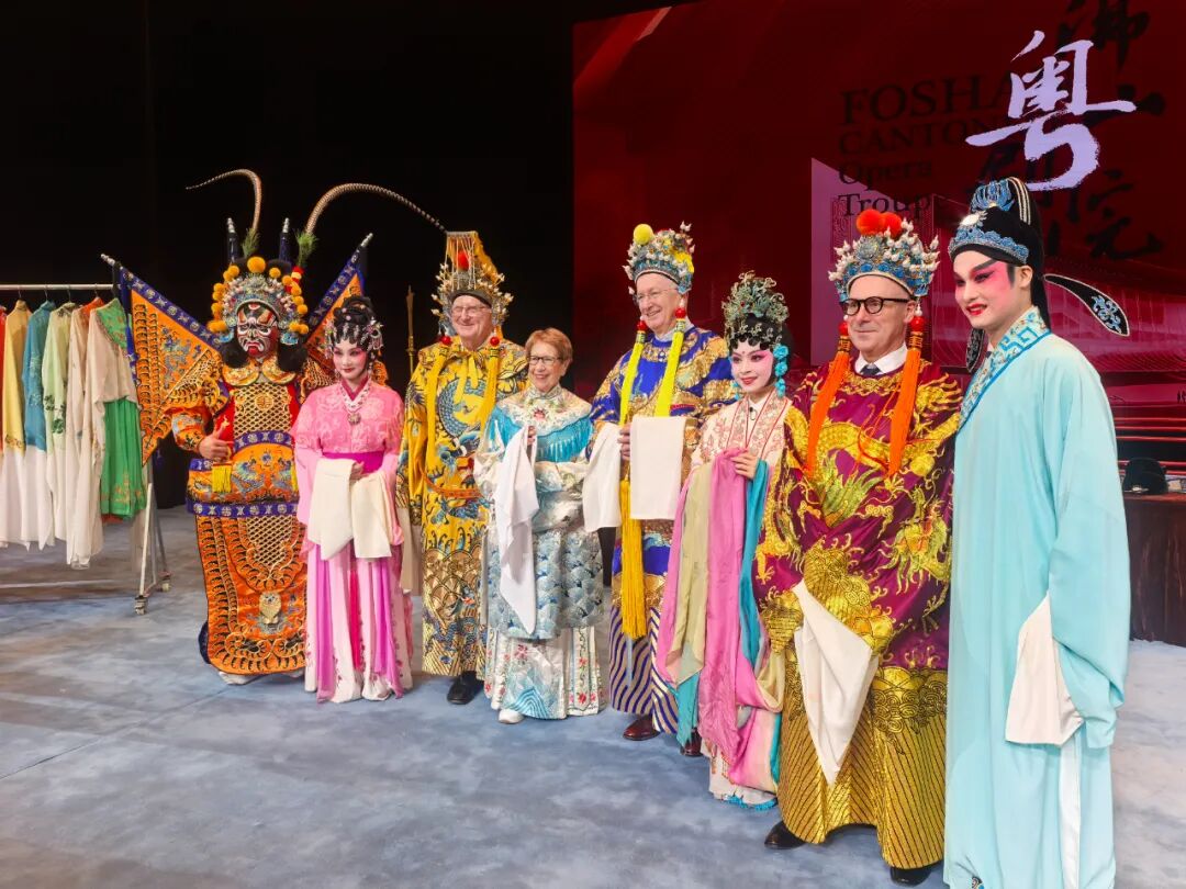 澳大利亚新南威尔士州州督玛格丽特&middot;比兹利率队访问佛山