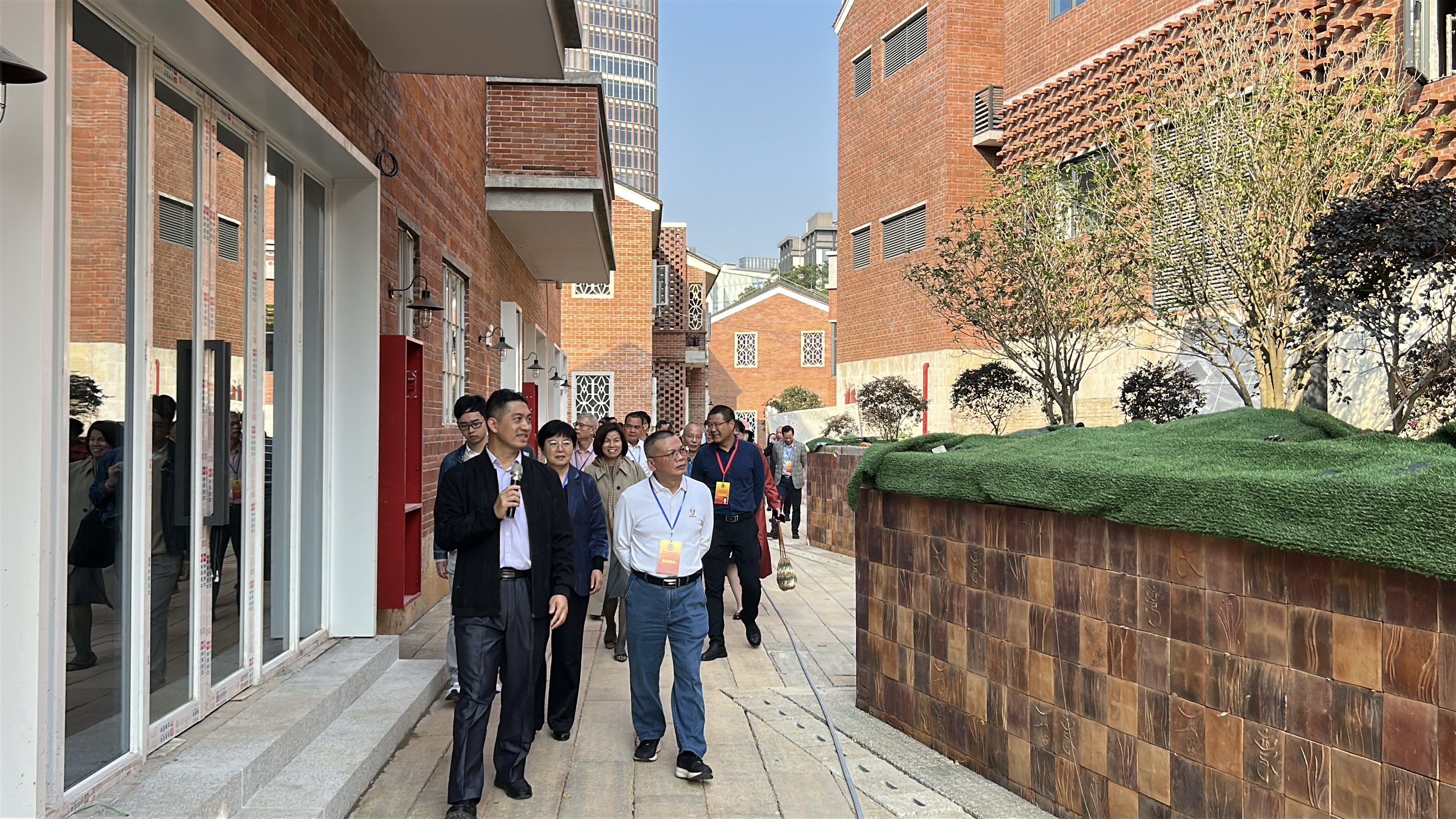 禅城区政协五届十二次常委会议召开：聚焦城市更新与产业升级