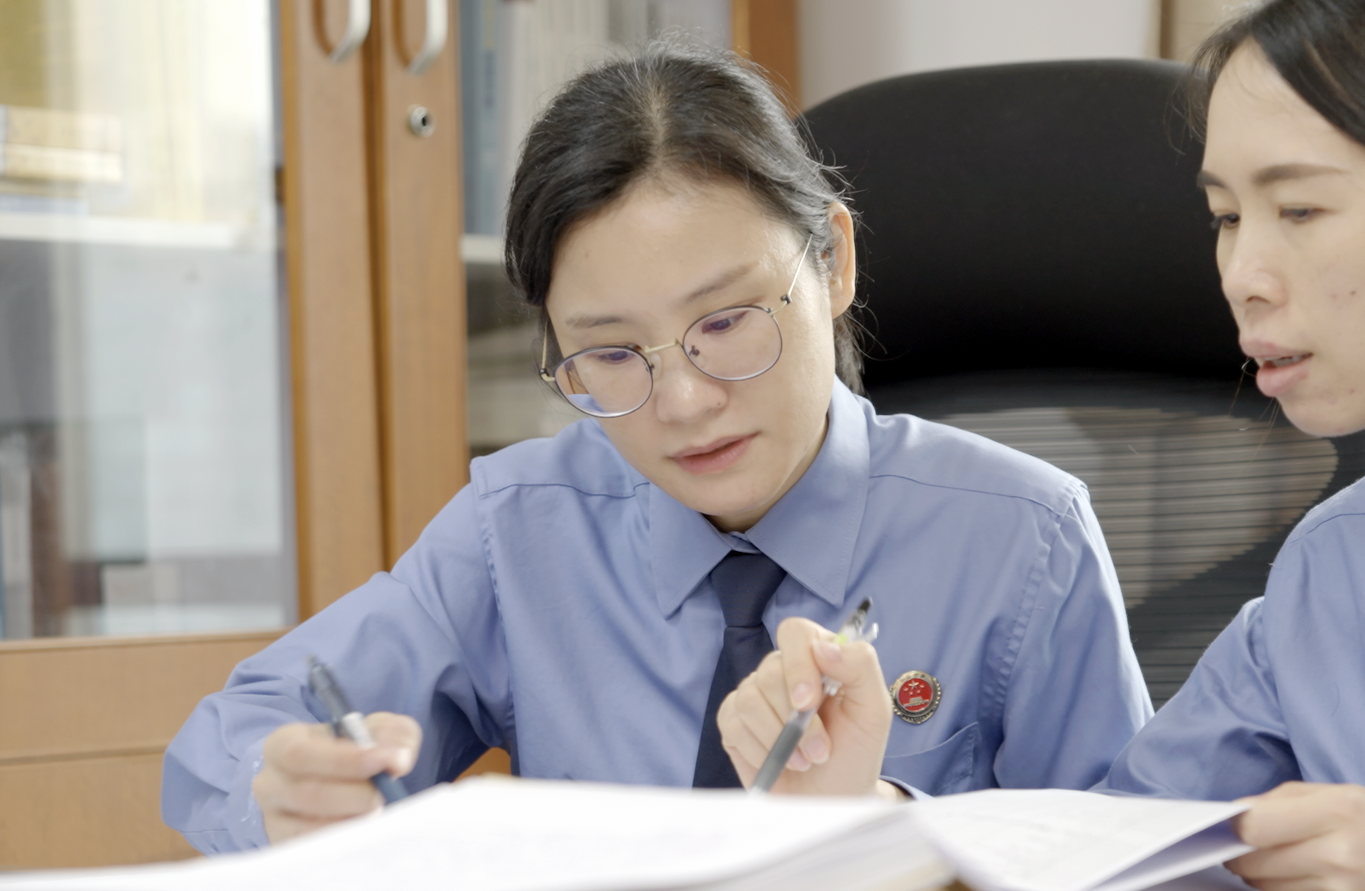 细节控的&ldquo;公诉匠人&rdquo;：在&ldquo;烧脑&rdquo;案情中追求&ldquo;完美卷宗&rdquo;丨佛山政法先锋㉜