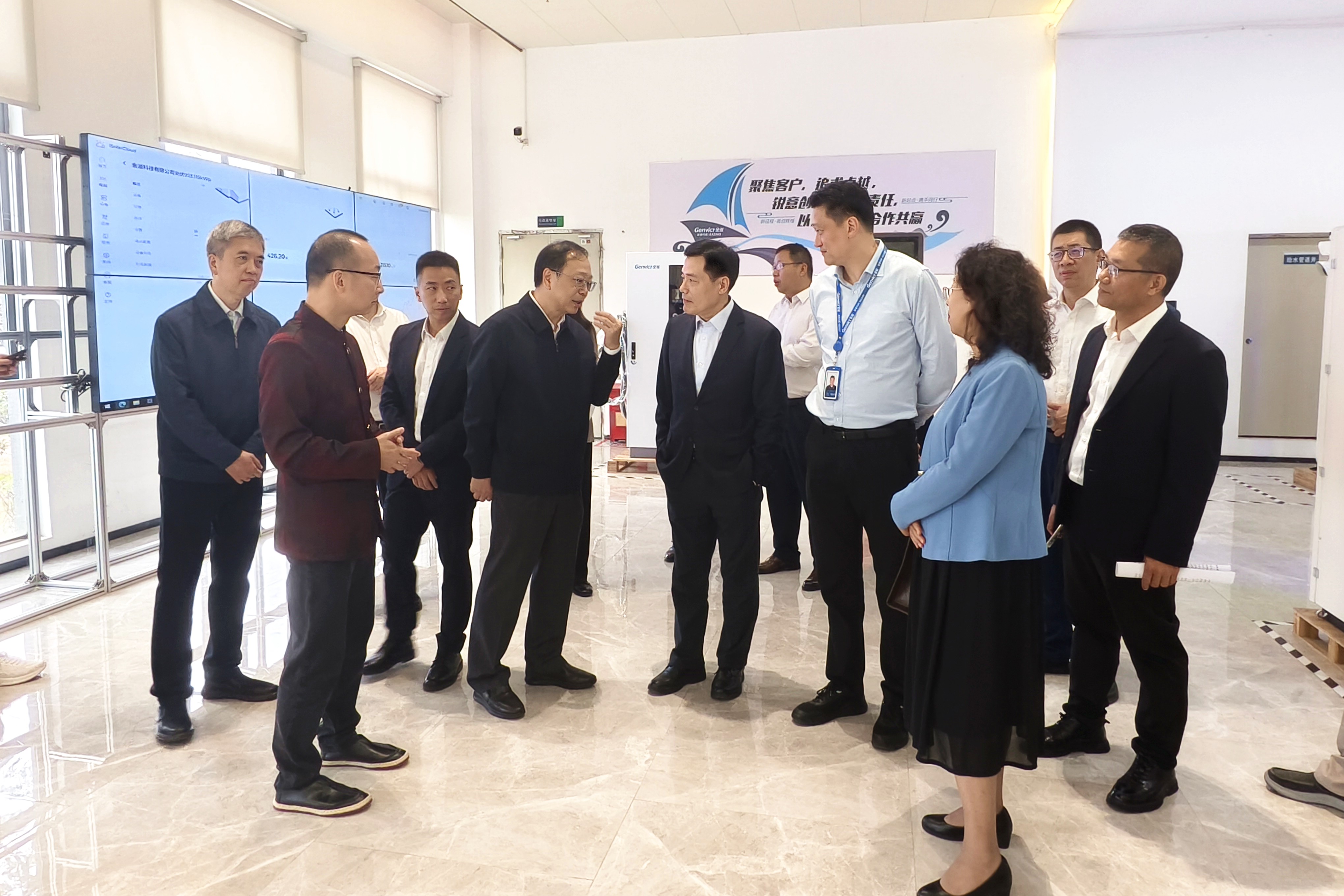 暖春促发展 服务再深化