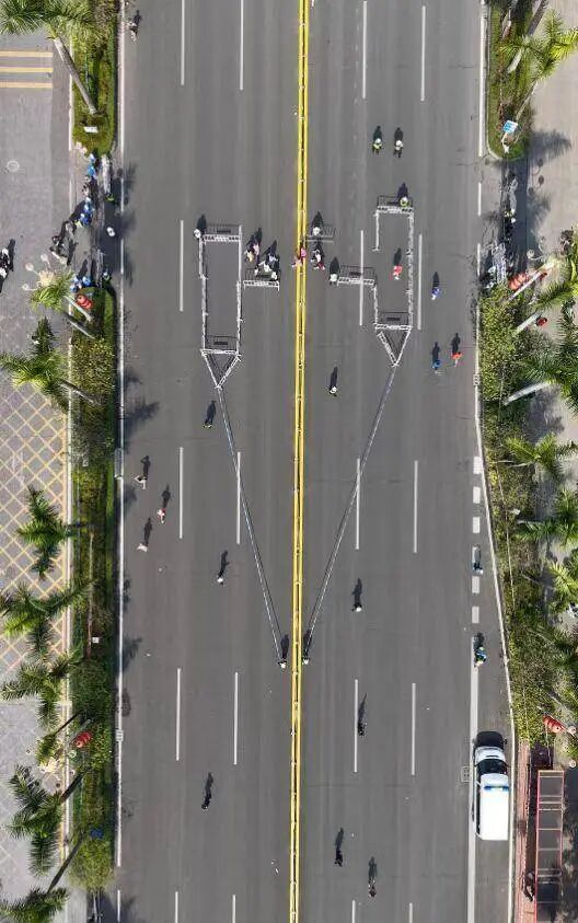 广东清远&ldquo;钟摆式&rdquo;过马路 &ldquo;一个以人民为中心的智慧城市治理样本&rdquo;