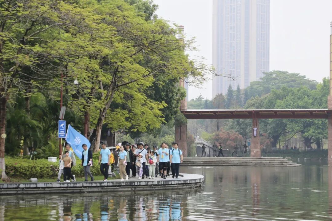 数智引路肩并肩，服务为民同心行！市政务和数据局组织干部职工参加佛山50公里徒步