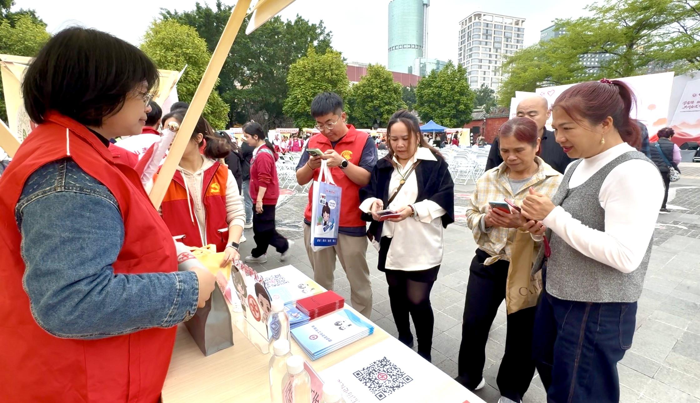 佛山信访春风志愿服务队开展法治信访普法活动