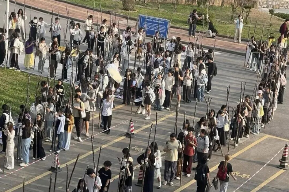 广东高校人手一根甘蔗的画面火了，但这个提醒一定要看&rarr;