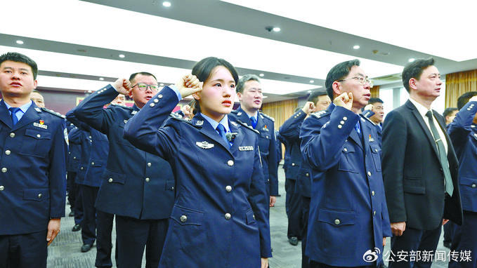 全国&ldquo;公安楷模&rdquo;魏和友警号重启