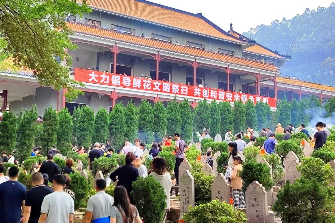 佛山：一束鲜花忆故人，文明新风暖人心